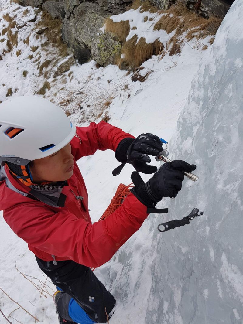 Ice climbing course in Cogne