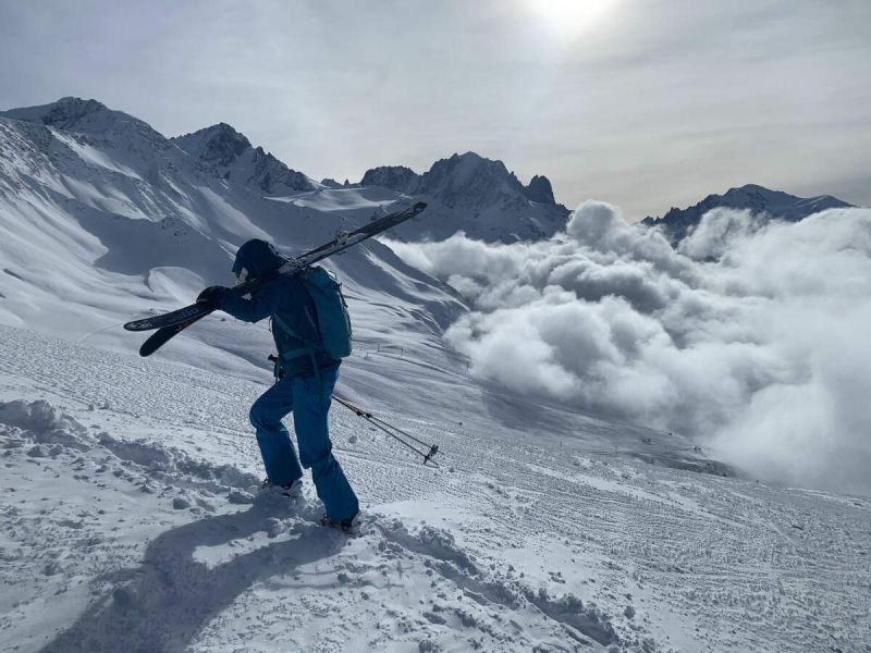 Explore the Chamonix freeride with private ski guides.