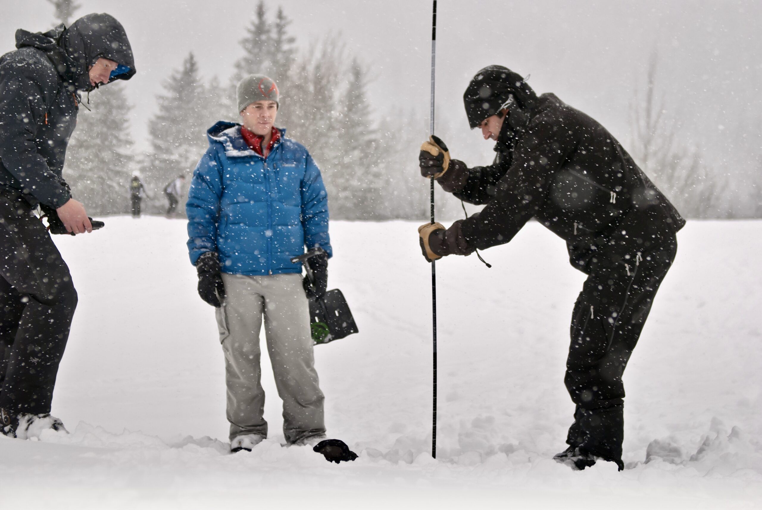 Probing technique of an avalanche rescue search