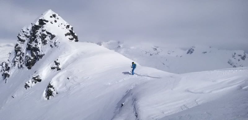 Discover the hidden freeride gems with private ski guides Chamonix.