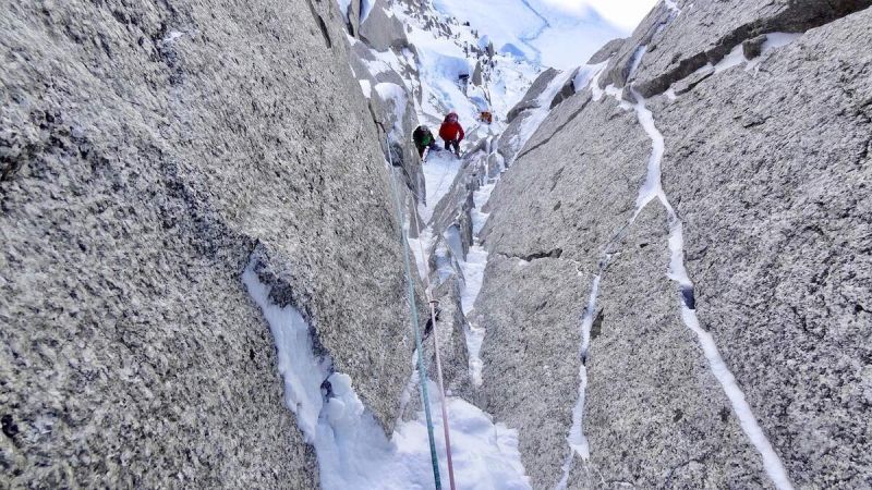 Mixed climbing training on the winter mountaineering course, Chamex