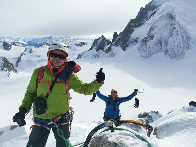 Summit photo, winter mountaineering course